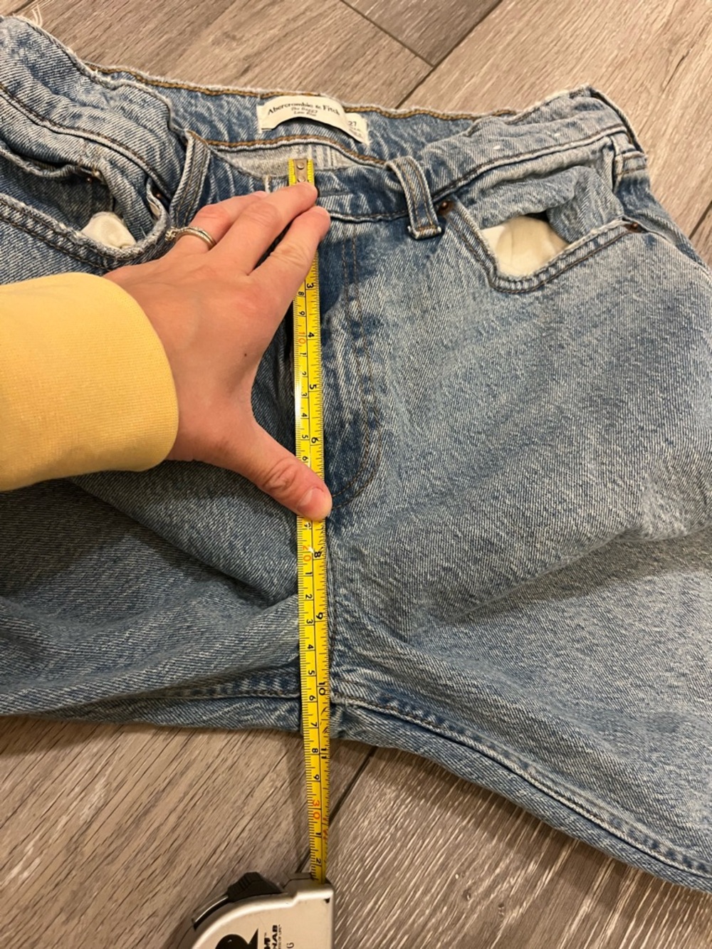 Abercrombie & Fitch the Baggy Low Rise Size 27 Light Wash - Picture 5 of 7